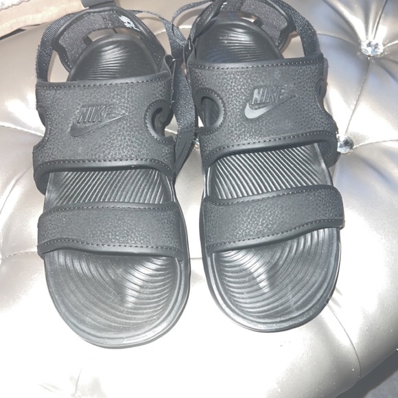 Women’s Nike Sandals - Picture 3 of 3